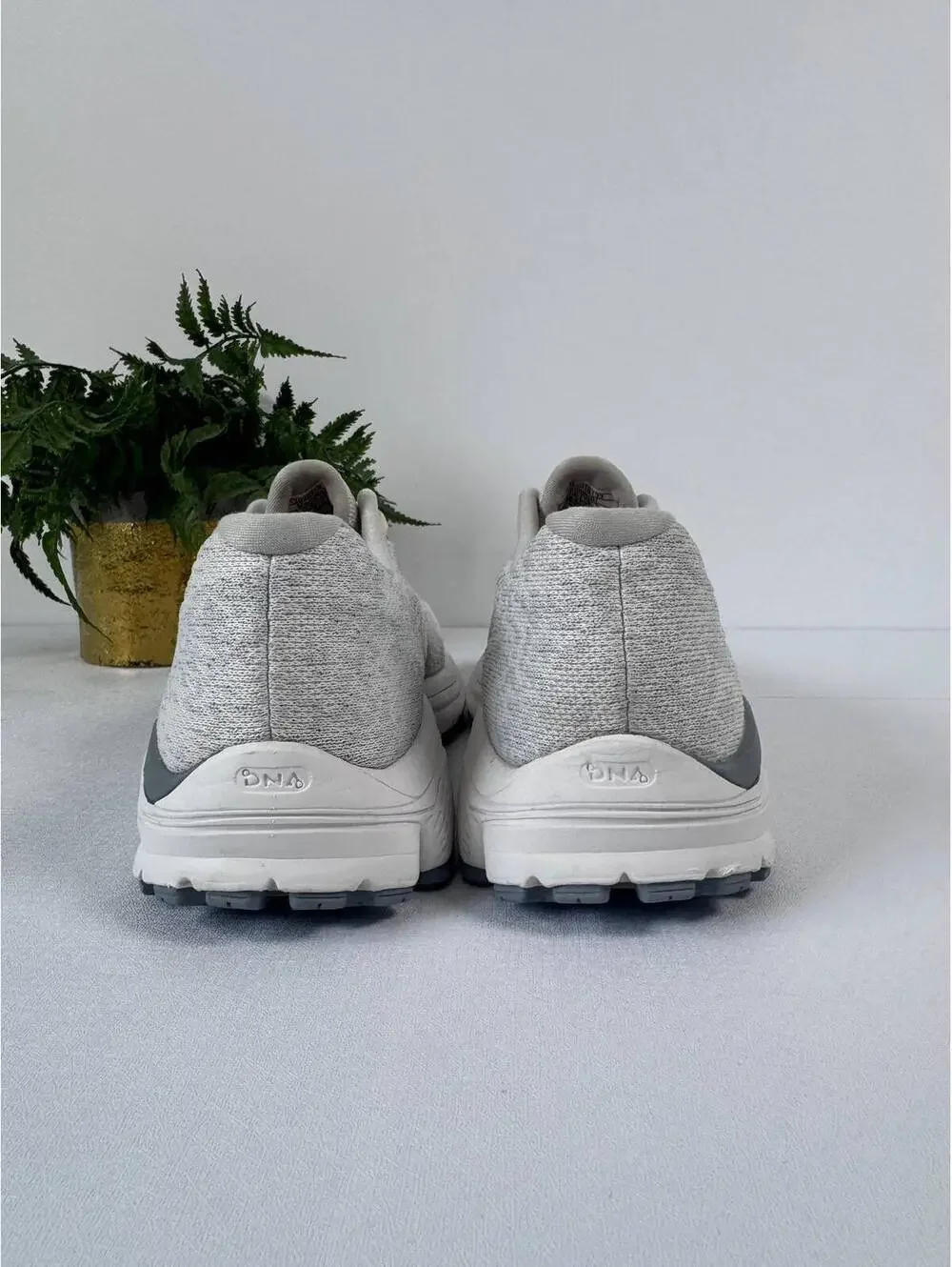 Brooks Cushioned Running Shoes Anthem 2 Neutral Gray Pink Women’s Size 7.5